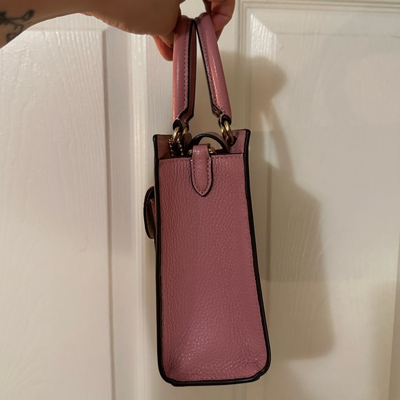 NWT COACH MINI PEPPER CROSSBODY - HEART PETAL PRINT (WITH COIN PURSE) - Picture 2 of 13